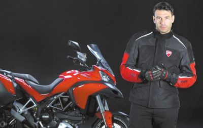 帶安全(quan)氣囊的騎(qi)行服(圖)